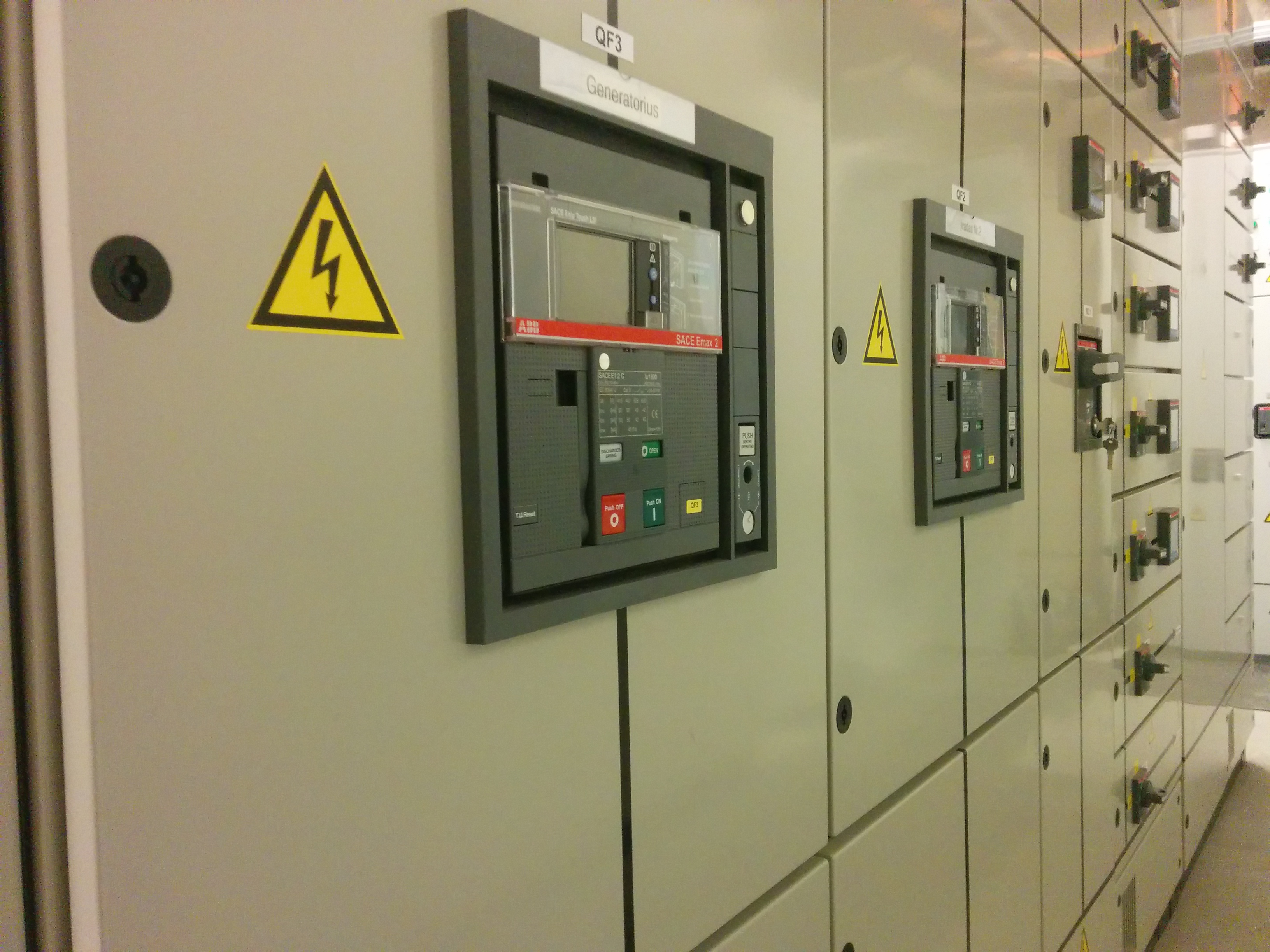 Low Voltage Air Circuit Breakers - SACE Emax 2 